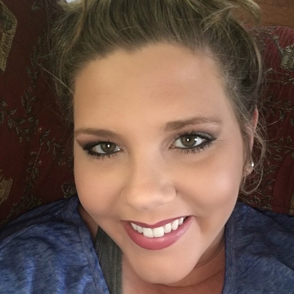 Meet your Posher, Kendall - Picture 1 of 1